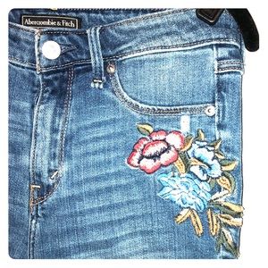 Embroidered Abercrombie and Fitch cropped skinny